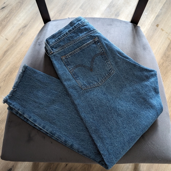 Distressed Levi wedgie jean - Picture 2 of 4